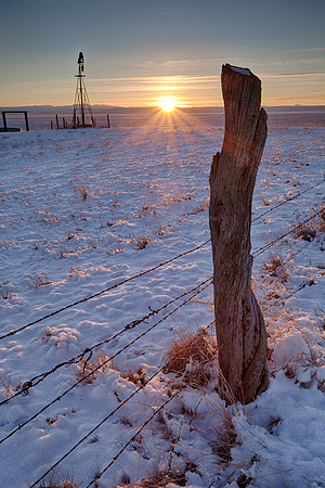 Fenceline and windmill near Molt